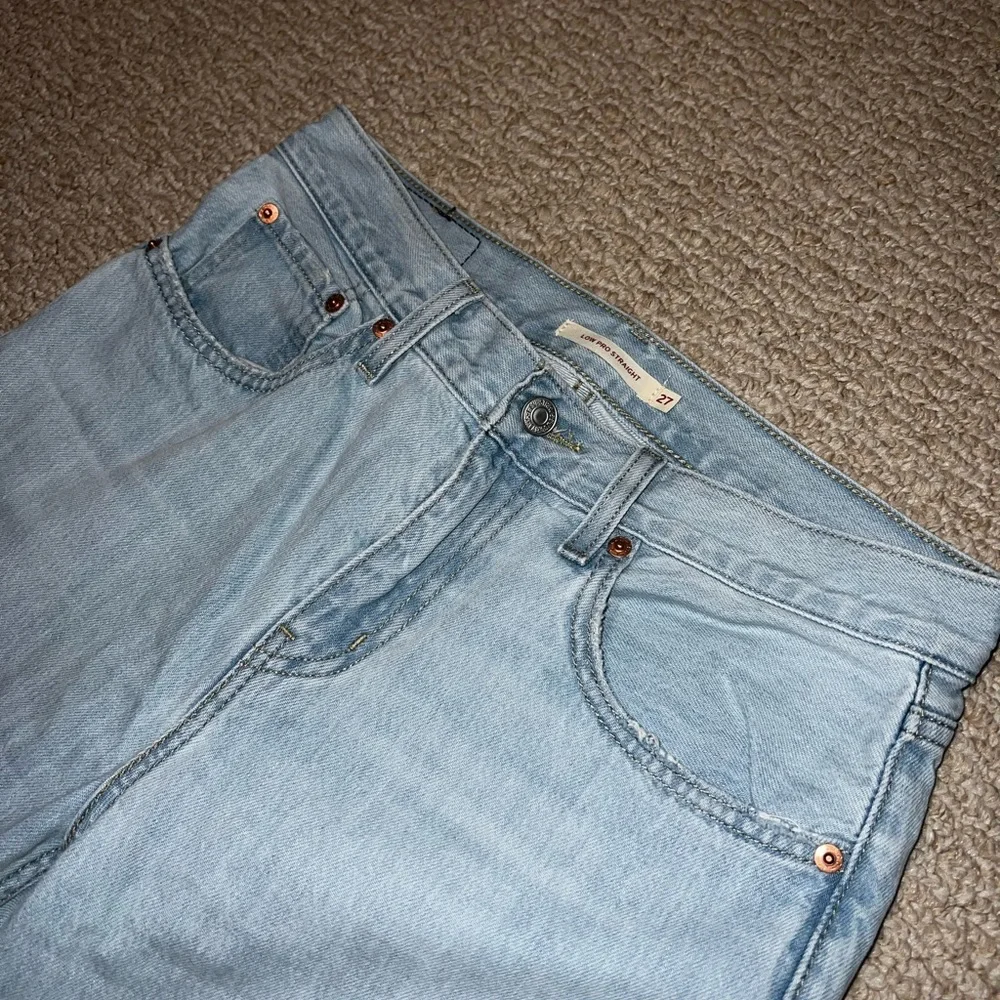 Levi’s Women Low Pro Straight Jeans - Picture 7 of 11